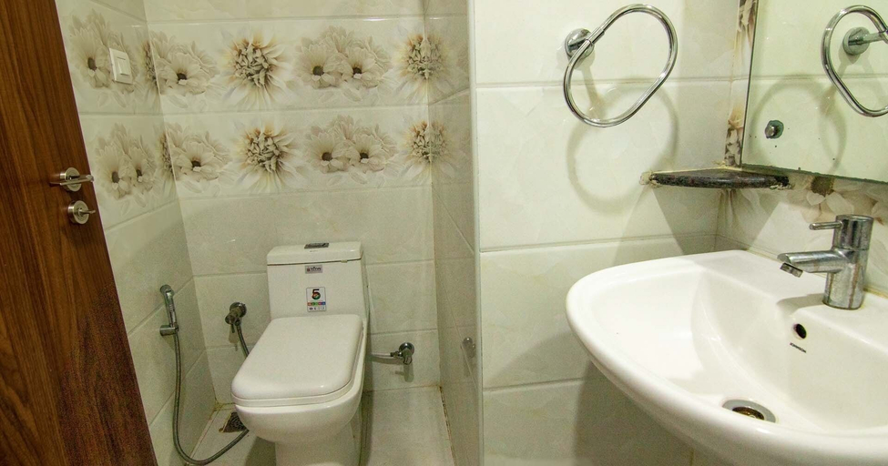 Bathroom 2, Narayana Studio Apartments, Bangalore