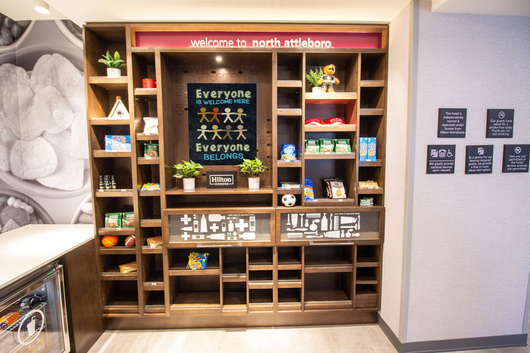 Food & Drinks 5, Hampton Inn & Suites North Attleboro, Bristol