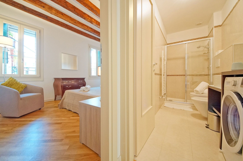 Others 3, DolceVita Apartments N. 393, Venezia