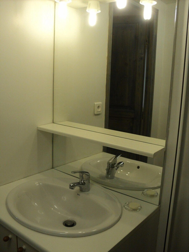 Bathroom 5, Residence Maloc, Vaucluse
