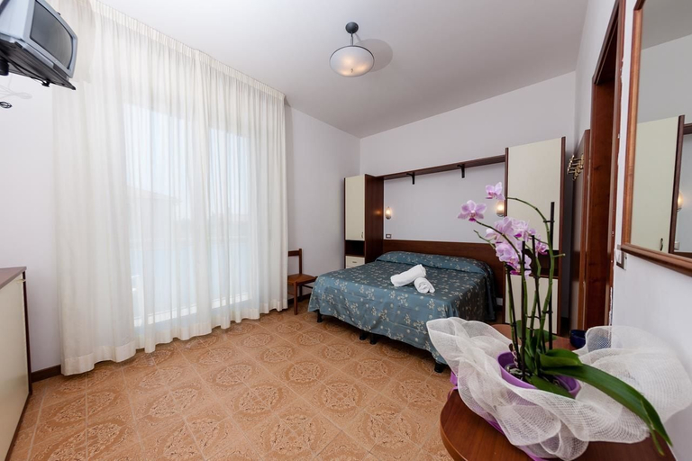 Bedroom 3, Hotel Sayonara, Ancona