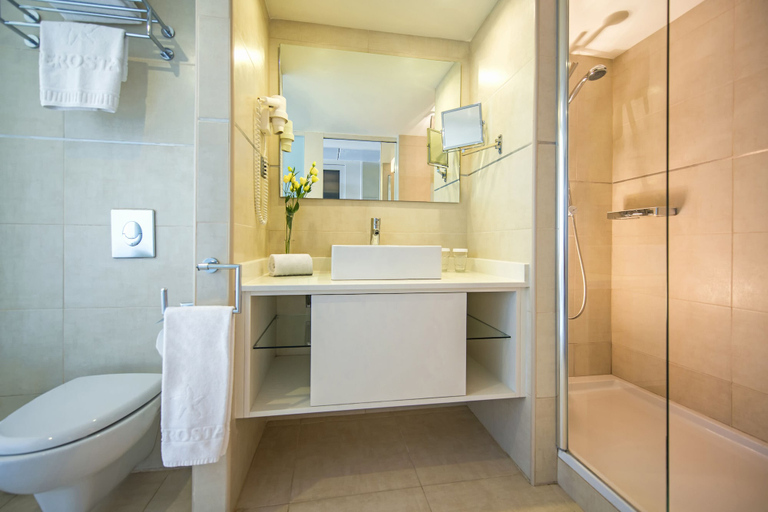 Bathroom 5, Iberostar Waves Club Cala Barca - All inclusive, Baleares