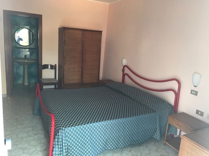 Bedroom 2, Cinquestelle-albergo del centro storico, Salerno