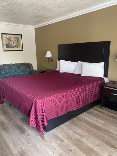 Bedroom 3, Atascadero Inn, San Luis Obispo
