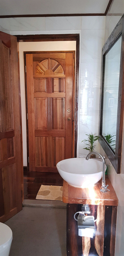 Bathroom 3, DiveGurus Boracay Beach Resort, Malay