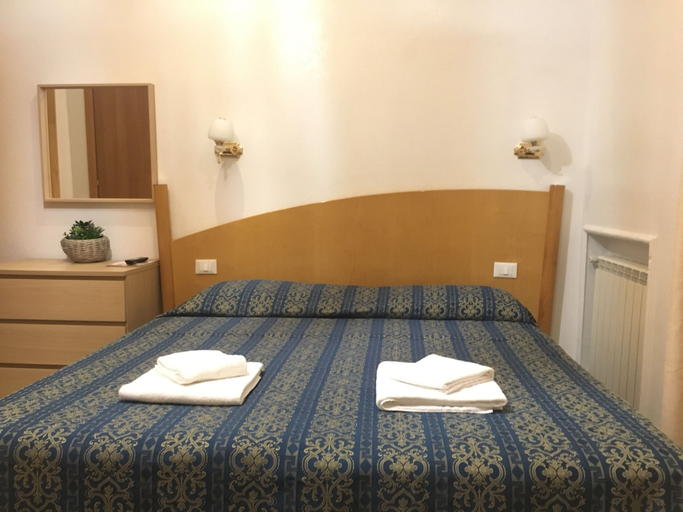 Bedroom 3, Tawhid Accomodation, Rome