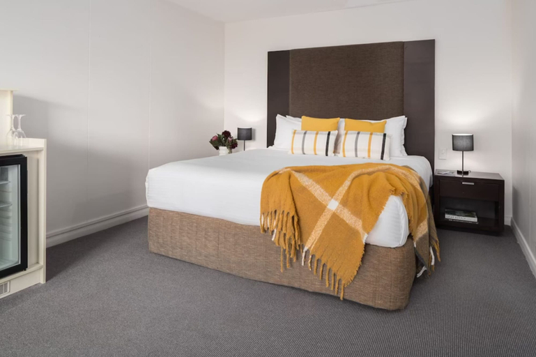 Bedroom 4, Rydges Bankstown, Sydney