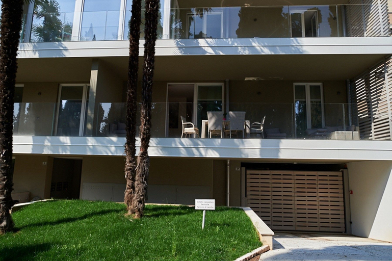 Exterior, Minnie, Brescia