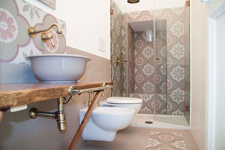 Bathroom 4, Sorelle Barnaba, Bari