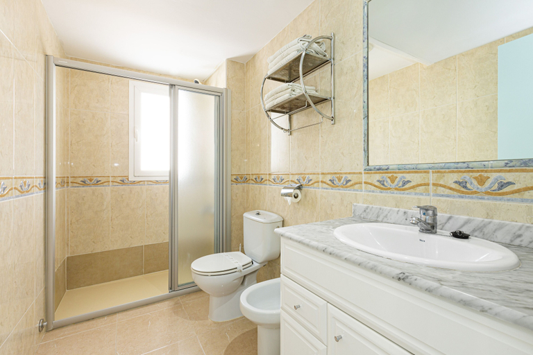 Bathroom 4, Apartamentos Los Arcos, Baleares