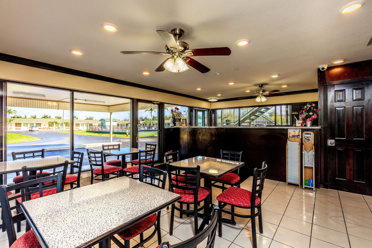 Food & Drinks 4, Budget Host Inn, Miami-Dade