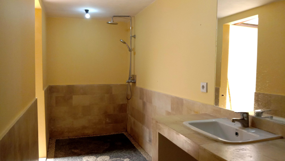 Bathroom 5, Astawa House, Gianyar