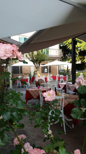 Food & Drinks 5, Hotel Bed & Wine, Verona