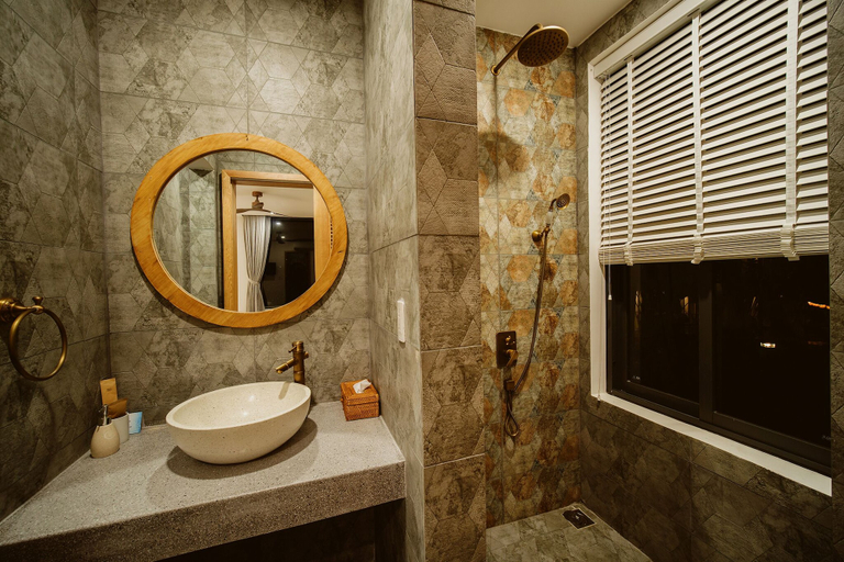 Bathroom 4, The Watermark Beachside Hotel, Da Nang