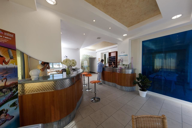 Food & Drinks 1, Hotel Sayonara, Ancona