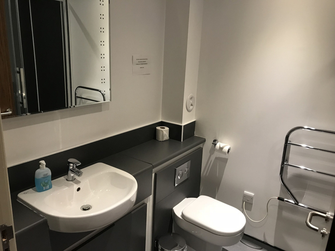 Bathroom 5, The Buchan Hotel, Aberdeenshire