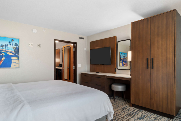 Bedroom 3, Embassy Suites by Hilton Anaheim South, Orange