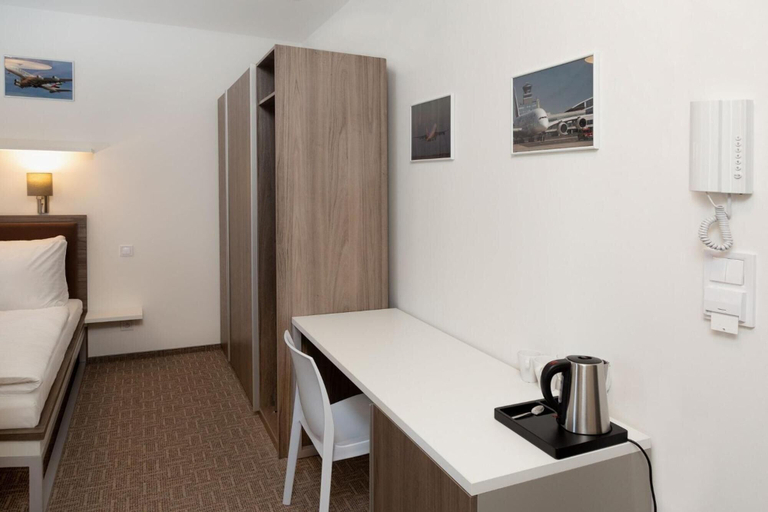 Bedroom 2, SKY Hotel Prague, Praha 6