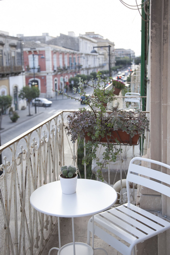 Exterior & Views 9