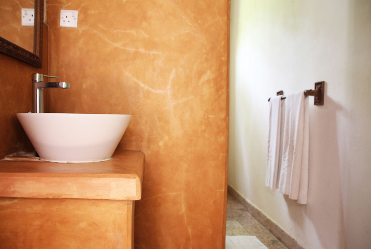 Bathroom 5, Hiliki House, Mjini