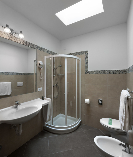 Bathroom 4, Hotel Miami, Venezia