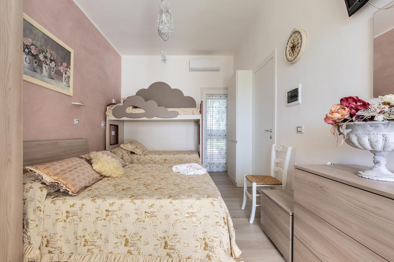 Bedroom 2, 1807 Villa Iolanda, Lecce