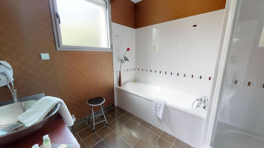 Bathroom 4, Hotel Le Clos Champel, Ille-et-Vilaine
