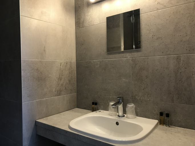 Bathroom 3, Logis Hotel Noemys Morgon, Rhône