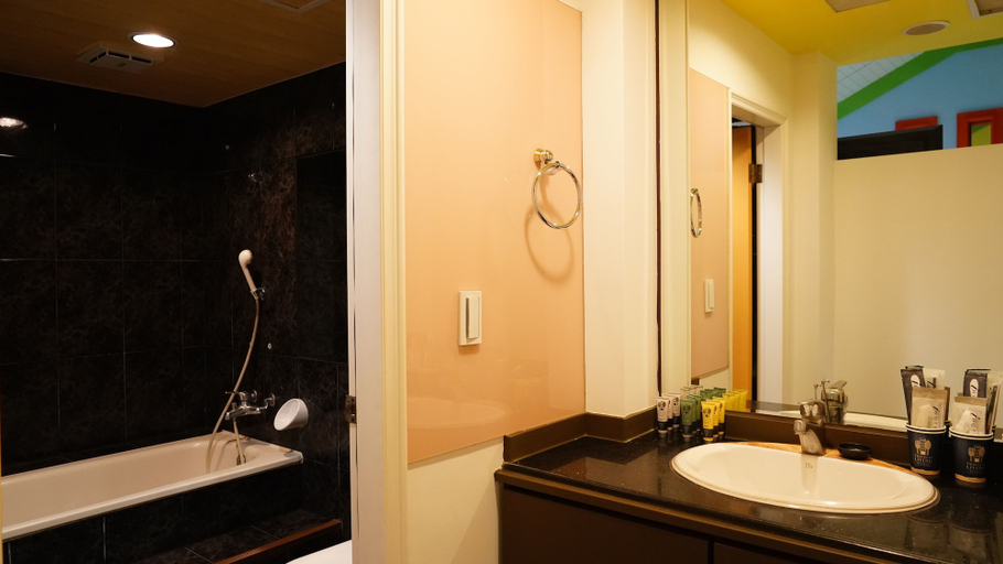 Bathroom 2, Go To Where, Kaohsiung
