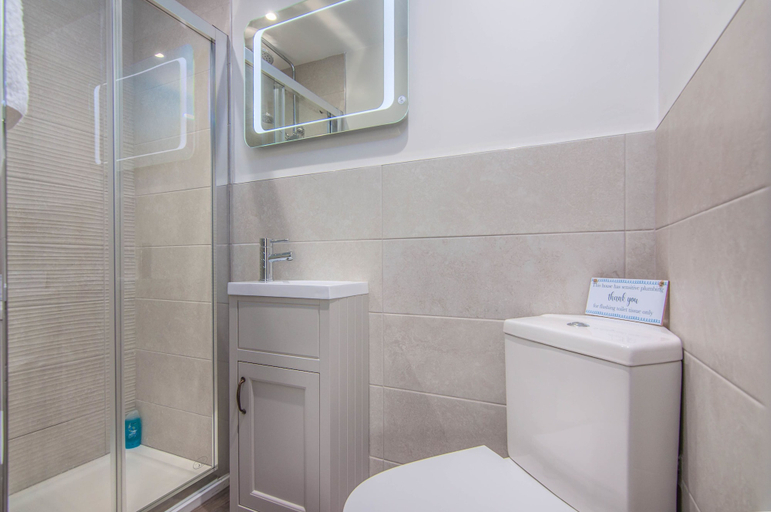 Bathroom, Eden Lodge, Buckinghamshire
