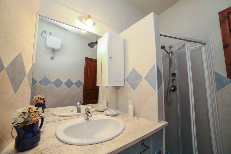 Bathroom 5, B&B Casa Licheri, Cagliari