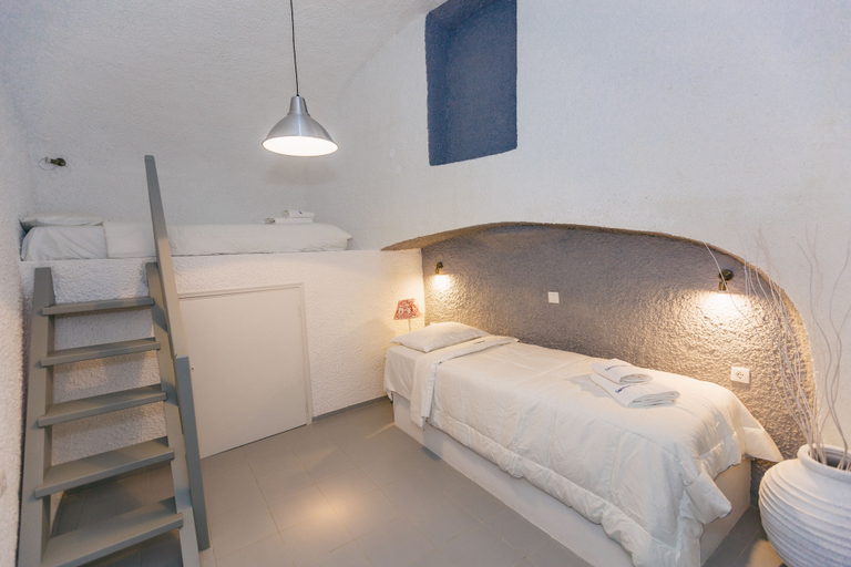 Bedroom 3, Santoimage house, South Aegean