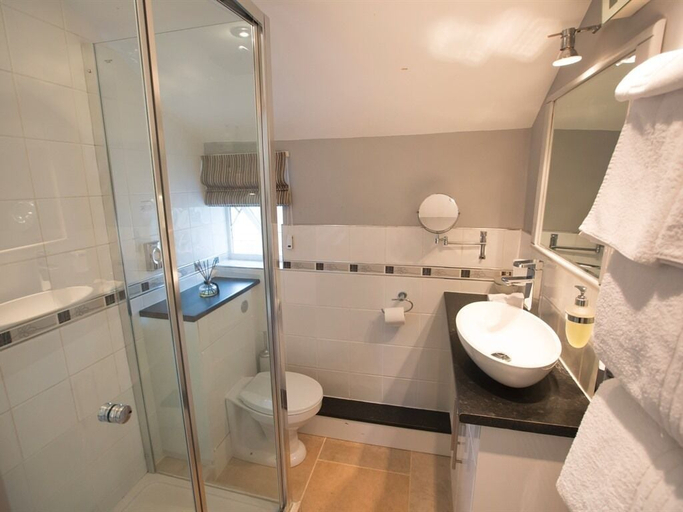 Bathroom 3, The Old Brewhouse, Gloucestershire