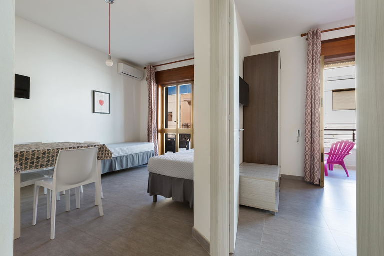 Room 5, Versomare, Lecce