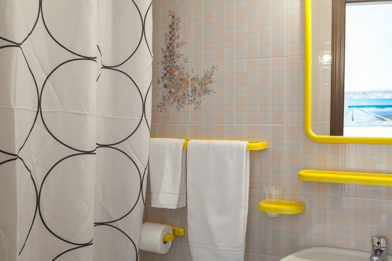Bathroom 4, Hotel Umberto, Venezia