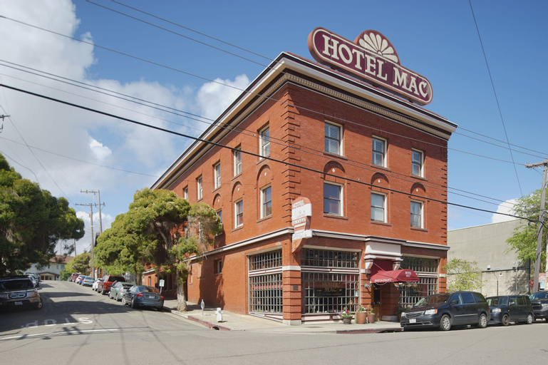 Hotel Mac, Contra Costa