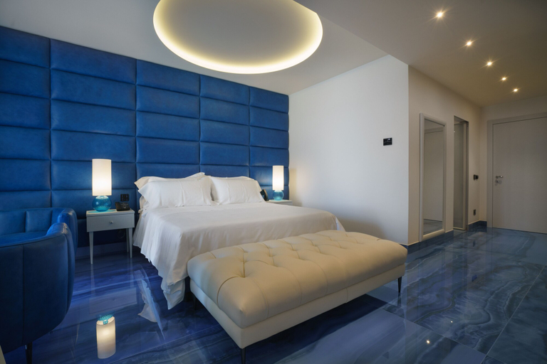 Bedroom 3, Grotta Palazzese Beach Hotel, Bari