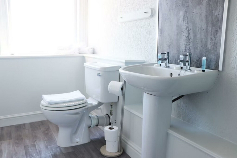 Bathroom 3, The Royal Hotel Crewe, A BRILLIANT Collection, Cheshire East