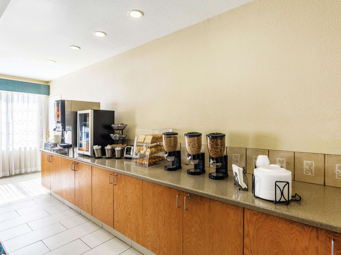 Food & Drinks 5, La Quinta Inn & Suites by Wyndham Deming, Luna