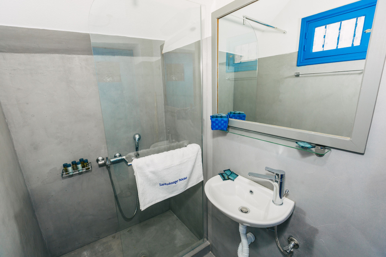 Bathroom, Santoimage house, South Aegean
