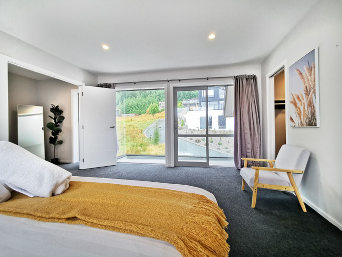 Bedroom 2, Alpine Retreat - Panoramic Views, Queenstown-Lakes
