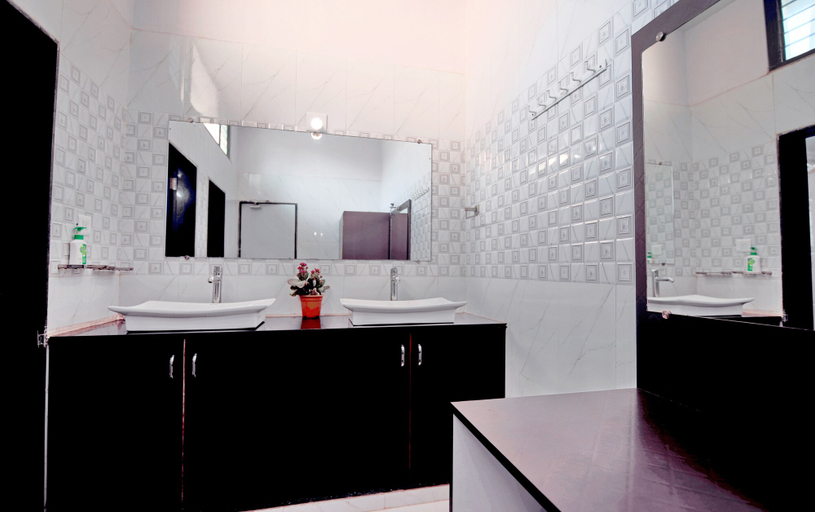 Bathroom 5, Anil Farms Gir Jungle Resort, Gir Somnath