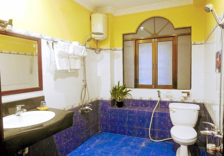 Bathroom 5, La Suisse Hotel, Nha Trang