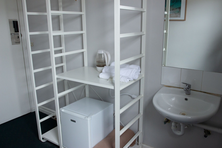 Bathroom 4, Grand Hotel Rockdale, Sydney