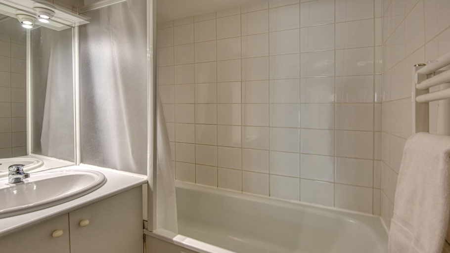 Bathroom 3, Vacancéole – Le Domaine du Bosquet, Corrèze