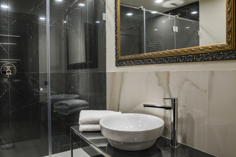 Bathroom 4, Palazzo San Lorenzo, Venezia