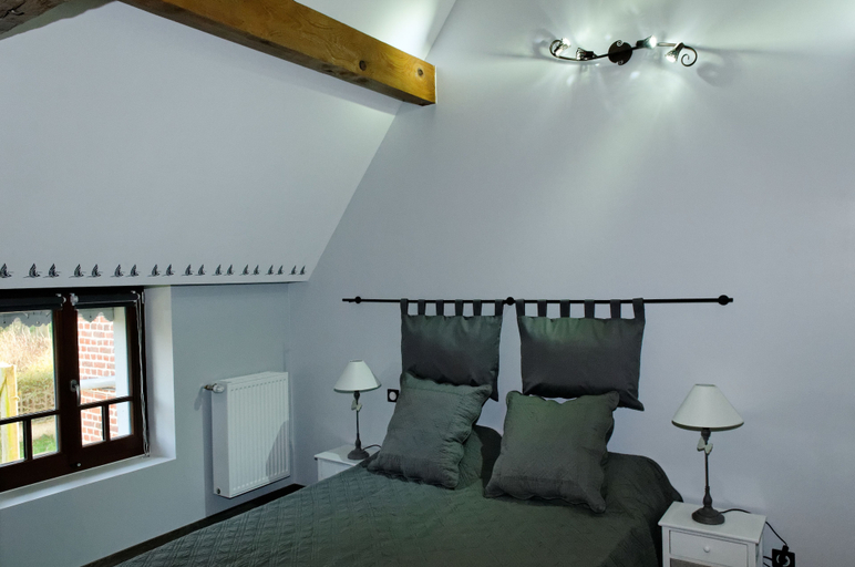 Bedroom 2, La Ferme Aux Charmes, Nord