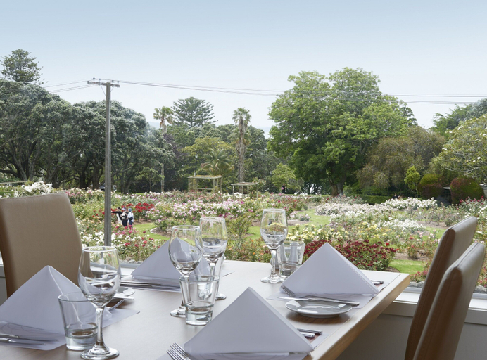 Auckland Rose Park Hotel, Waitakere