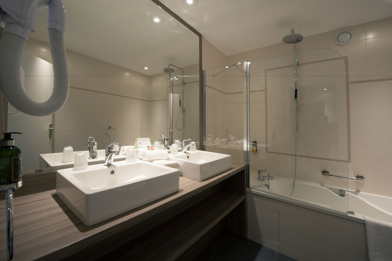 Bathroom 4, Hotel Radiana, Savoie
