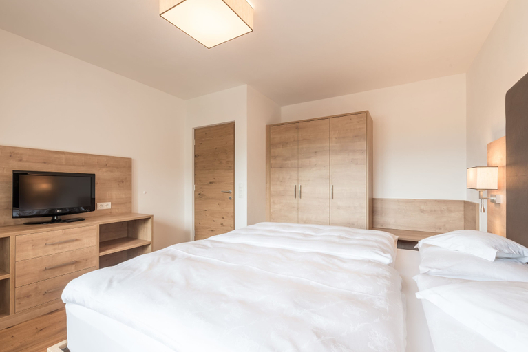 Bedroom 3, Aparthotel Panorama, Bolzano